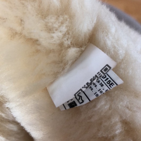 UGG BAILEY Button Boots Sz US7/EU 38 - Picture 6 of 9
